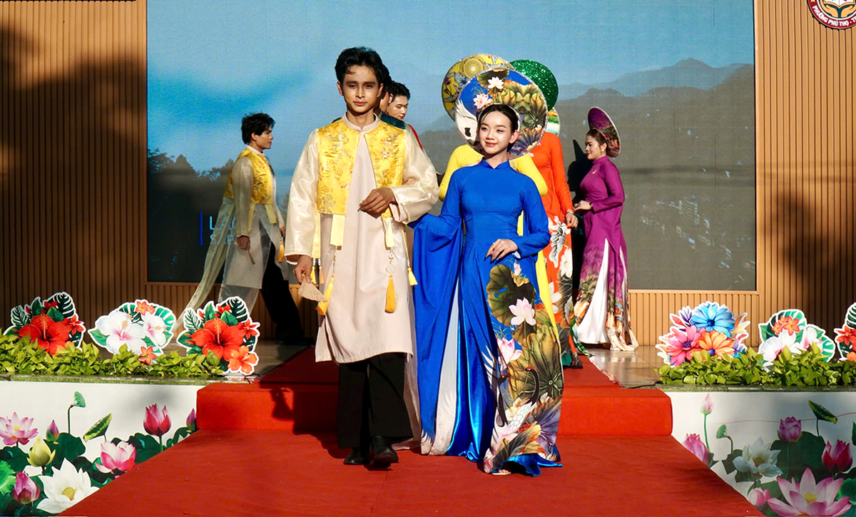 TPHCM: Rực rỡ sắc màu Hội thi Duyên dáng áo dài tại phường Phú Thọ- Ảnh 2.