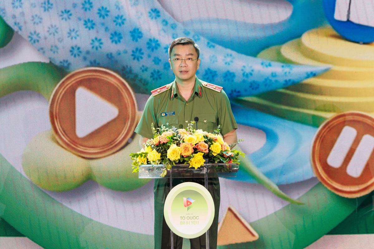 Thiếu tướng Phạm Kim Đĩnh phát biểu