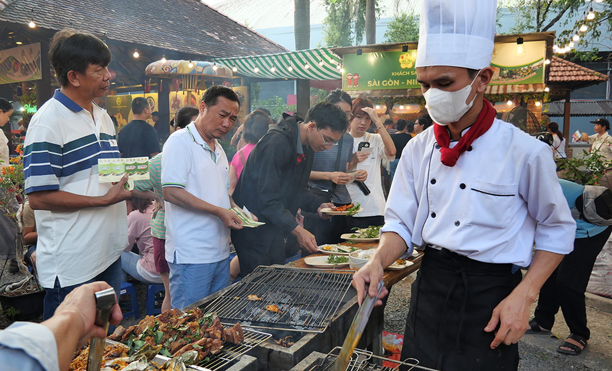 TPHCM: Thưởng thức hơn 500 món ngon cao cấp giá bình dân tại lễ hội ẩm thực- Ảnh 1.