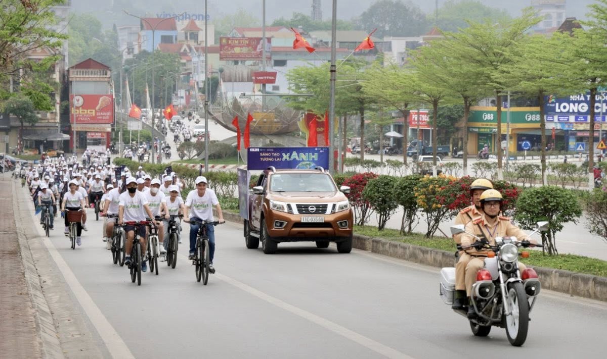 Đạp xe diễu hành lan tỏa thông điệp xanh tại Cao Bằng- Ảnh 2. Đạp xe diễu hành lan tỏa thông điệp xanh tại Cao Bằng- Ảnh 2.