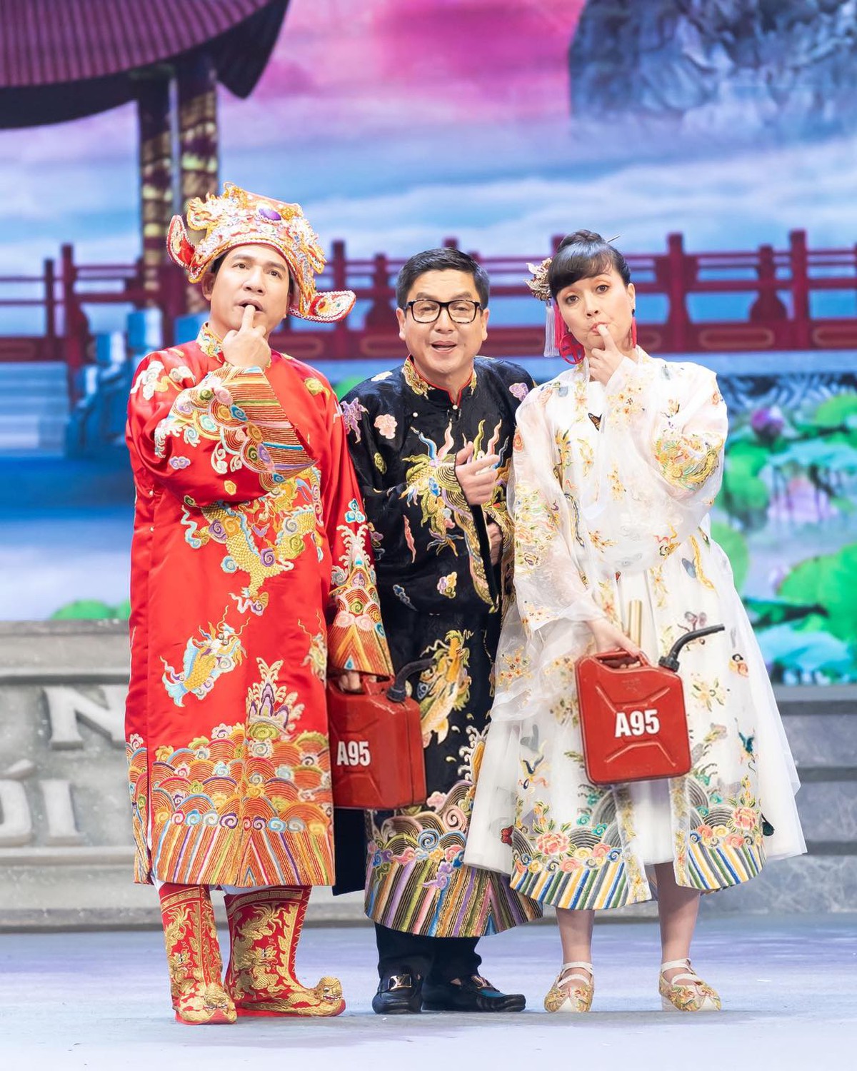 Trang phục của Táo Quân "trái mùa" ghi dấu ấn với sự nhẹ nhàng, tươi mới- Ảnh 1.