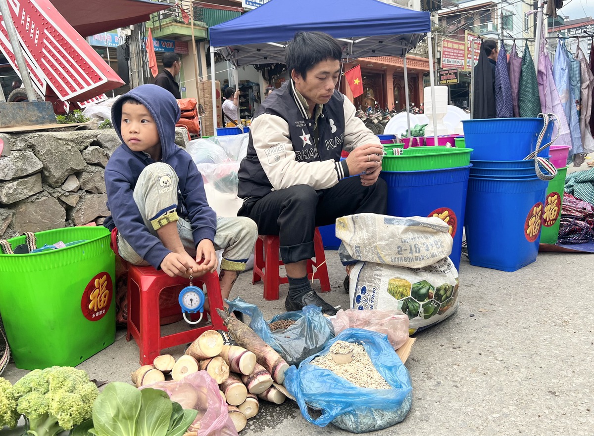 Chợ phiên Mèo Vạc: Điểm hẹn tình thân giữa lòng cao nguyên đá- Ảnh 5.