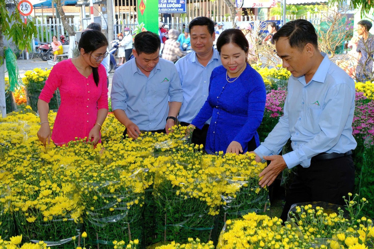 Cam kết 3 vấn đề trọng tâm của Chủ tịch Hội LHPN Vĩnh Long ứng cử Đại biểu Quốc hội khóa XVI- Ảnh 2. Cam kết 3 vấn đề trọng tâm của Chủ tịch Hội LHPN Vĩnh Long ứng cử Đại biểu Quốc hội khóa XVI- Ảnh 2.