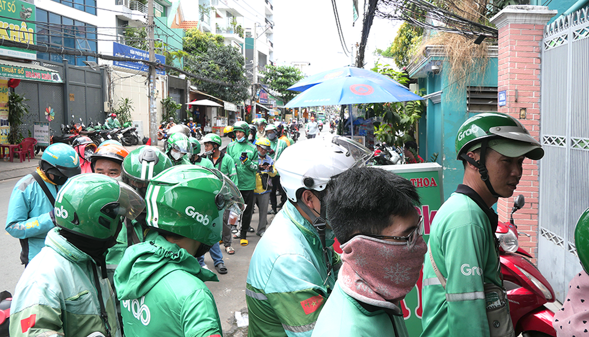 TPHCM: Các dịch vụ chay quá tải trong ngày Rằm tháng Giêng- Ảnh 2.