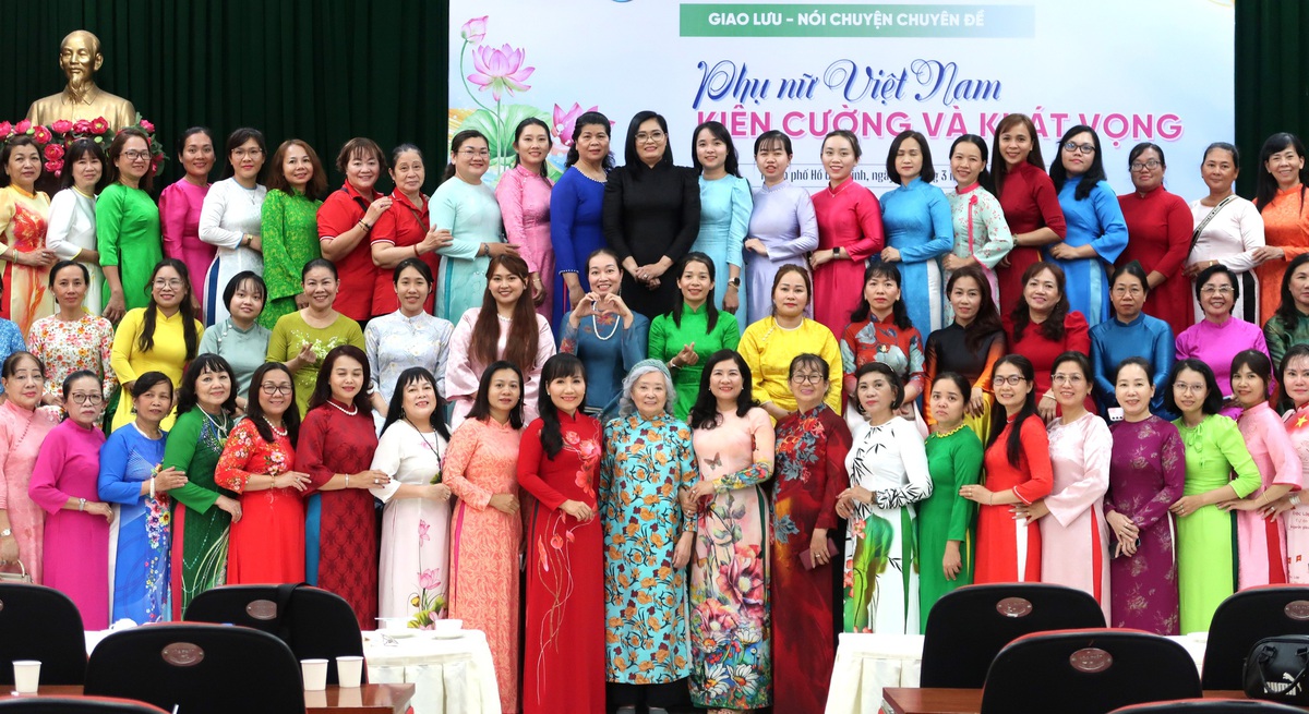 Hội LHPN TPHCM mời nữ nhân chứng lịch sử 85 tuổi "truyền lửa" cho cán bộ Hội- Ảnh 1. Hội LHPN TPHCM mời nữ nhân chứng lịch sử 85 tuổi "truyền lửa" cho cán bộ Hội- Ảnh 1.