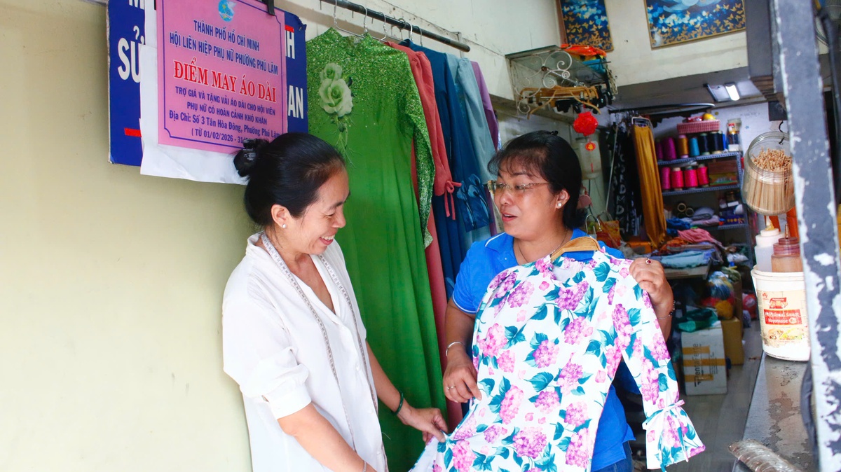 Hội LHPN TPHCM mời nữ nhân chứng lịch sử 85 tuổi "truyền lửa" cho cán bộ Hội- Ảnh 4. Hội LHPN TPHCM mời nữ nhân chứng lịch sử 85 tuổi "truyền lửa" cho cán bộ Hội- Ảnh 4.