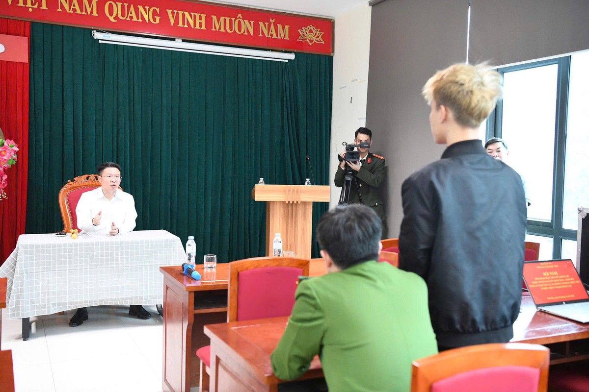 Công an Phú Thọ làm rõ thủ phạm chém đứt lìa cánh tay thiếu niên 17 tuổi- Ảnh 1. Công an Phú Thọ làm rõ thủ phạm chém đứt lìa cánh tay thiếu niên 17 tuổi- Ảnh 1.