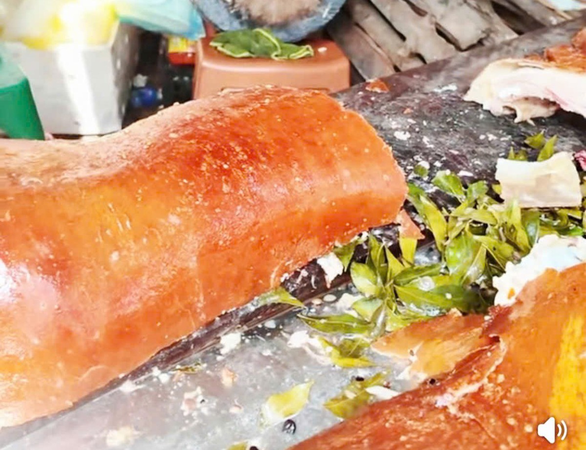 Hơn 300 con lợn quay vàng ruộm ở Hội chùa Bắc Nga- Ảnh 11.