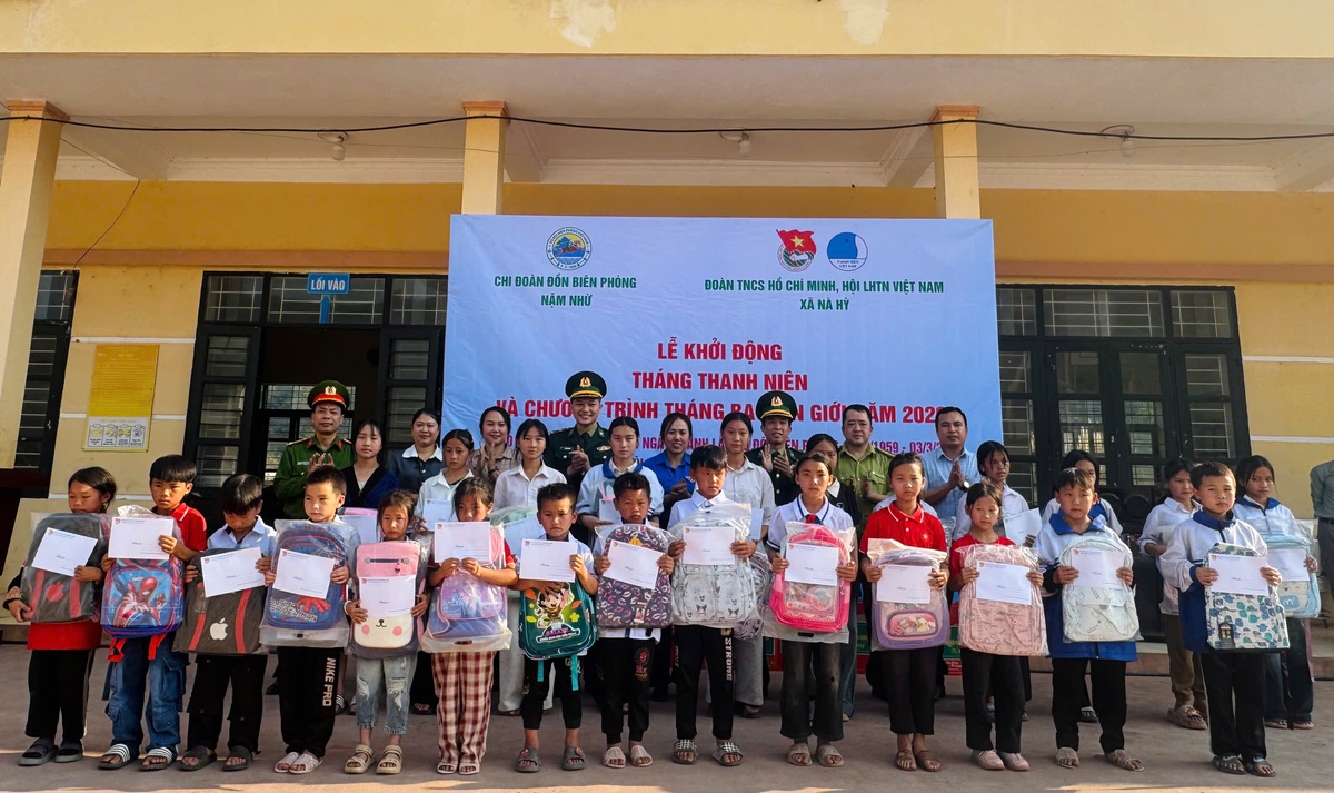 Điện Biên: Sôi động “Tháng Ba biên giới” ở Nà Hỳ- Ảnh 2. Điện Biên: Sôi động “Tháng Ba biên giới” ở Nà Hỳ- Ảnh 2.