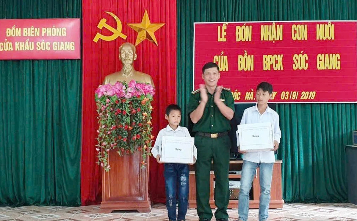 Xúc động lời tri ân của "Con nuôi Đồn Biên phòng" gửi cha nuôi quân hàm xanh- Ảnh 1.