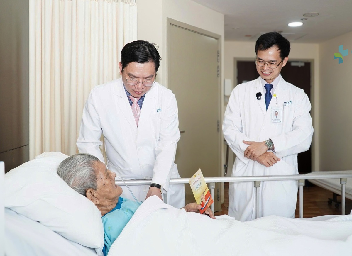 Cứu sống cụ bà gần 100 tuổi bị rối loạn nhịp tim- Ảnh 1.