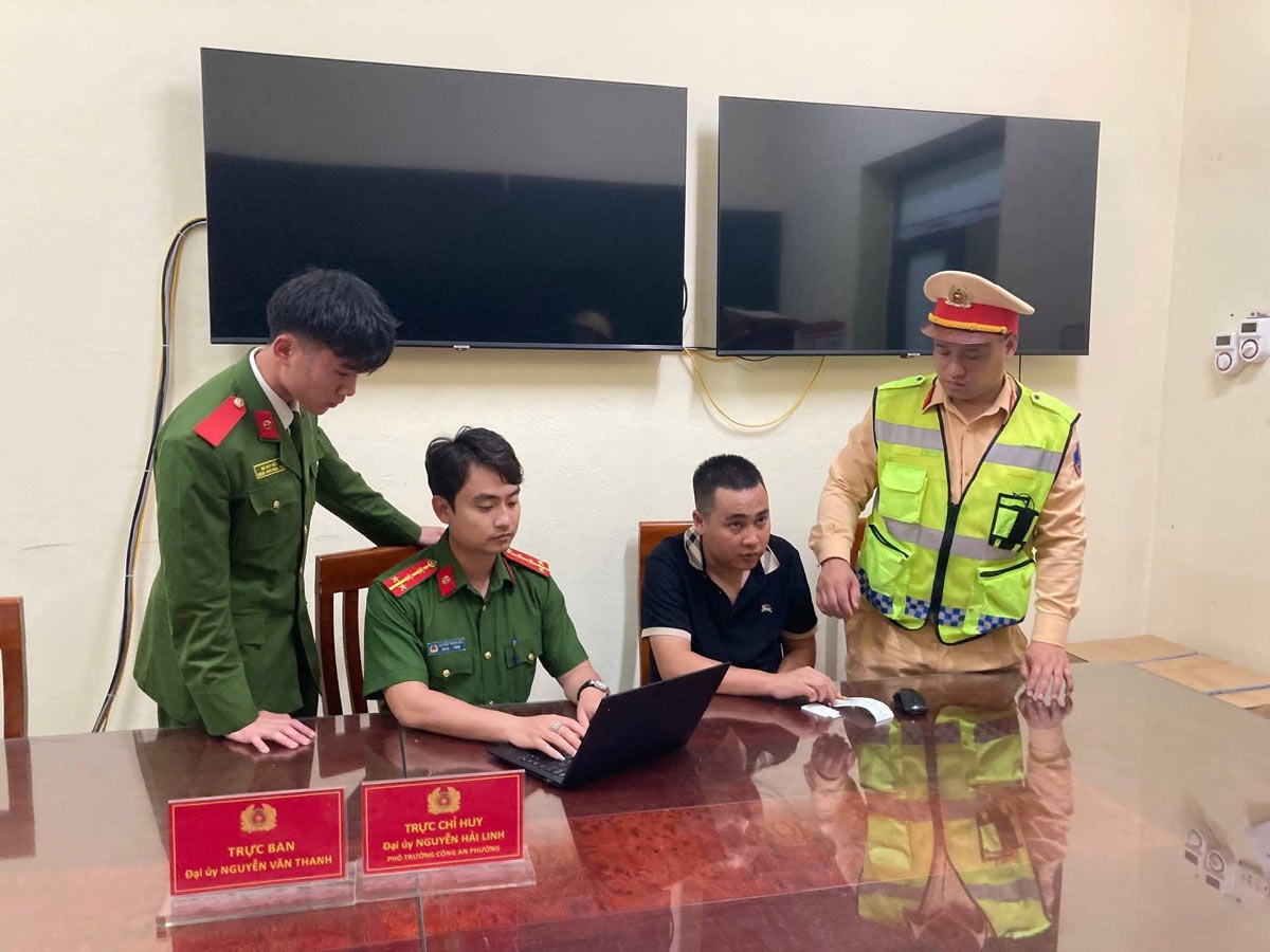 Tài xế có cồn chống đối, tông xe CSGT rồi tháo chạy- Ảnh 1. Tài xế có cồn chống đối, tông xe CSGT rồi tháo chạy- Ảnh 1.