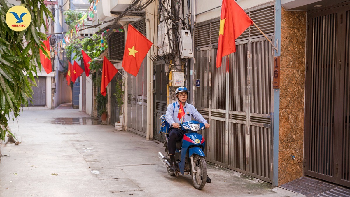 Một cuộc gọi - Một chuyến đi - Một kết quả chuẩn xác: Dịch vụ 30 năm chăm sóc sức khỏe người Việt- Ảnh 1.