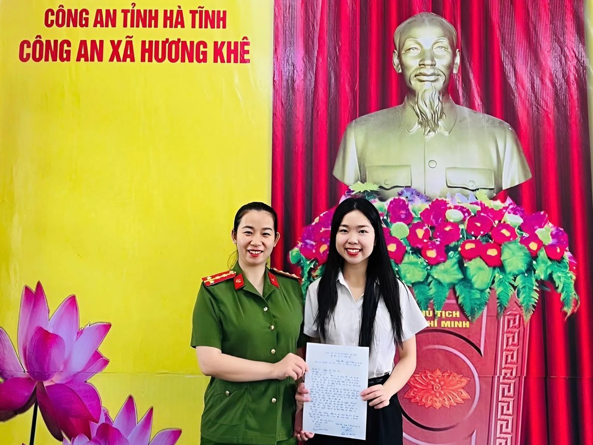 Gác bằng cử nhân, 2 "bóng hồng" Gen Z viết đơn tình nguyện nhập ngũ- Ảnh 4. Gác bằng cử nhân, 2 "bóng hồng" Gen Z viết đơn tình nguyện nhập ngũ- Ảnh 4.