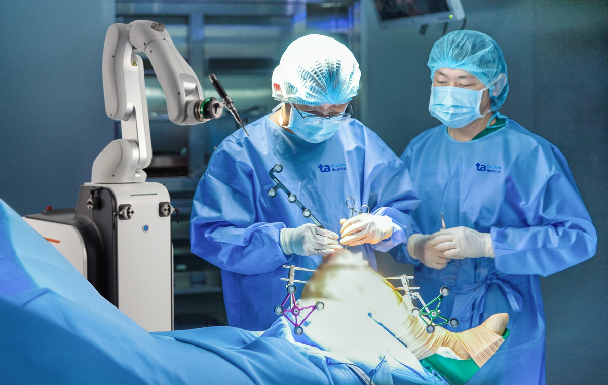 Lần đầu tiên tại Việt Nam: Thay khớp bằng Robot AI- Ảnh 2.