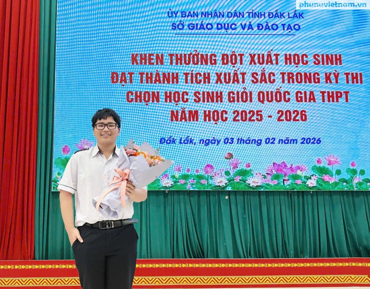 Nam sinh chuyên Toán đạt điểm tuyệt đối SAT, thuộc nhóm 1% cao nhất toàn cầu- Ảnh 2. Nam sinh chuyên Toán đạt điểm tuyệt đối SAT, thuộc nhóm 1% cao nhất toàn cầu- Ảnh 2.