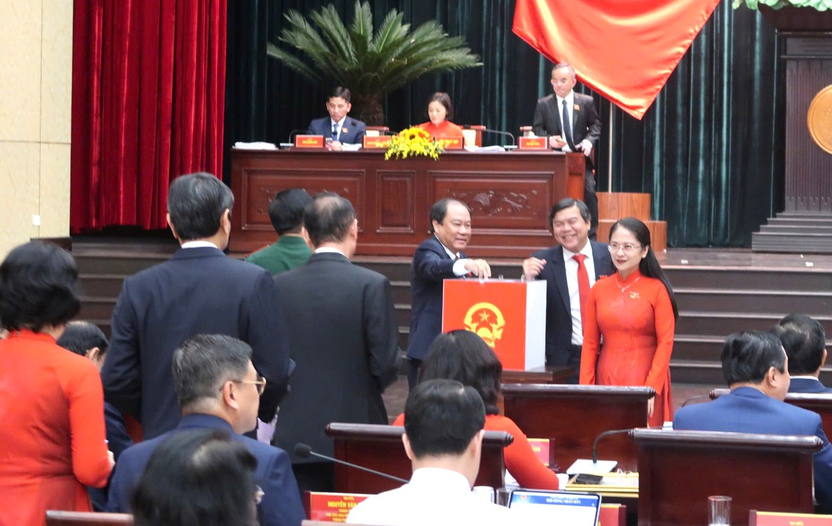 Ông Nguyễn Văn Được làm Chủ tịch UBND TPHCM nhiệm kỳ 2026 - 2031- Ảnh 3.