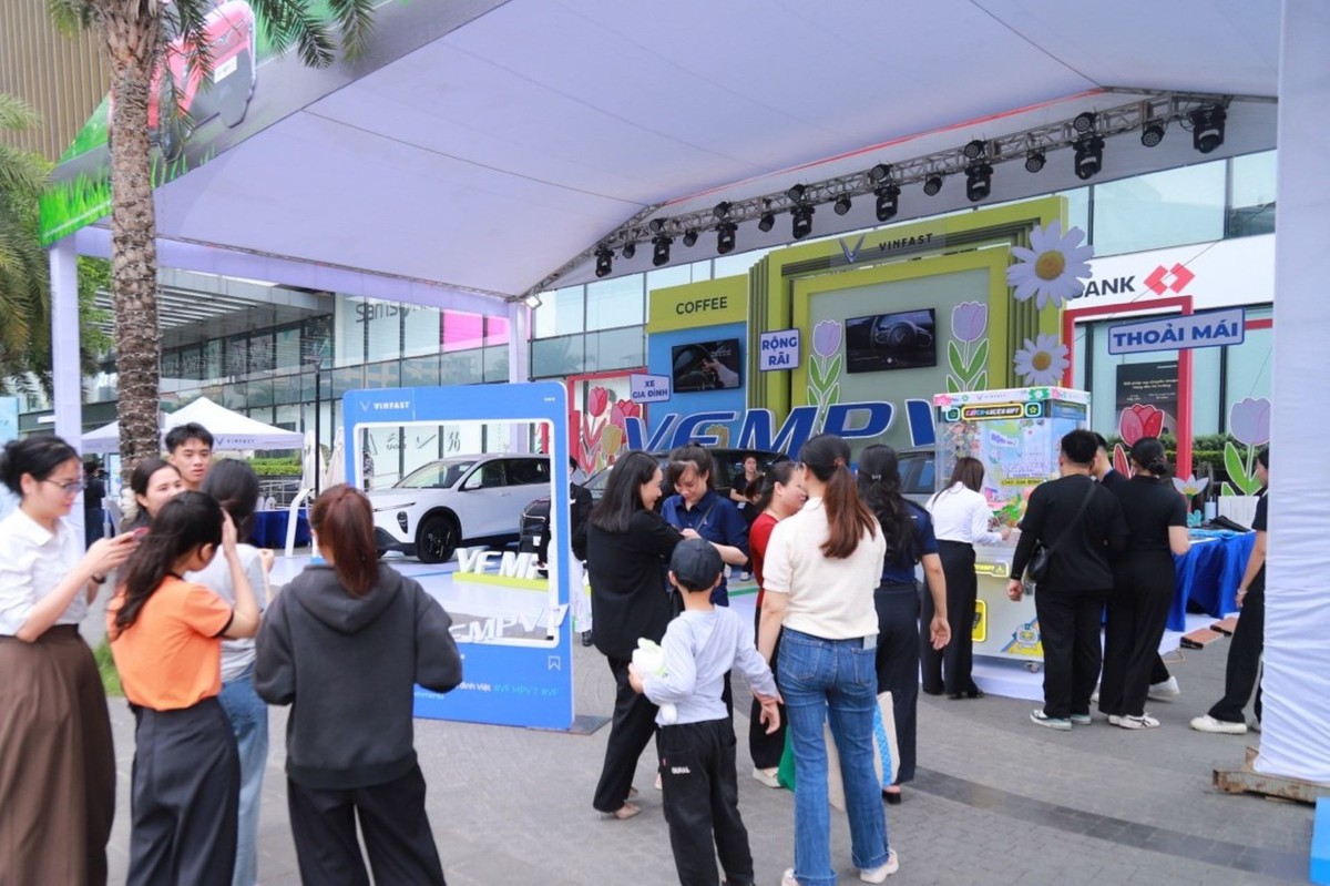 Lái thử vài phút, nhiều khách hàng chốt “chia tay” xe xăng, lên đời VF MPV 7- Ảnh 1.