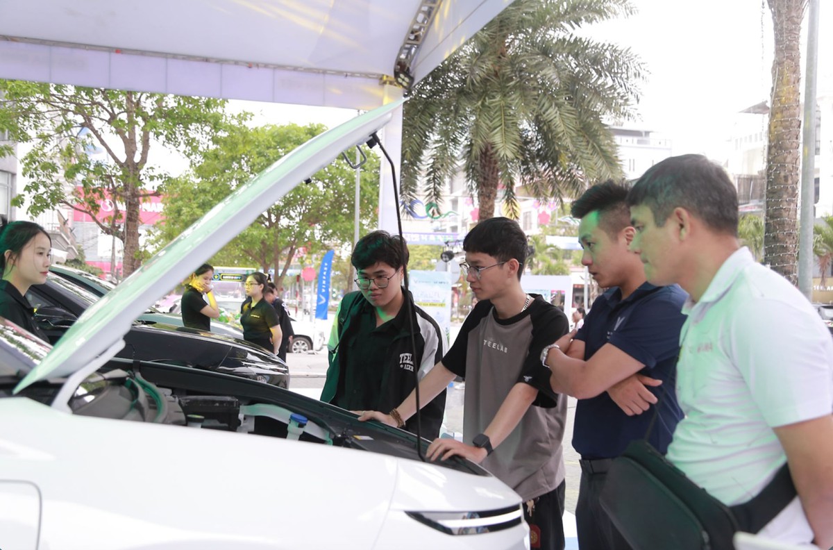 Lái thử vài phút, nhiều khách hàng chốt “chia tay” xe xăng, lên đời VF MPV 7- Ảnh 2.