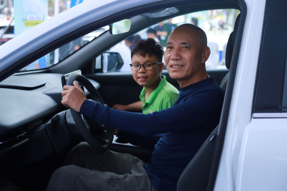 Lái thử vài phút, nhiều khách hàng chốt “chia tay” xe xăng, lên đời VF MPV 7- Ảnh 3.