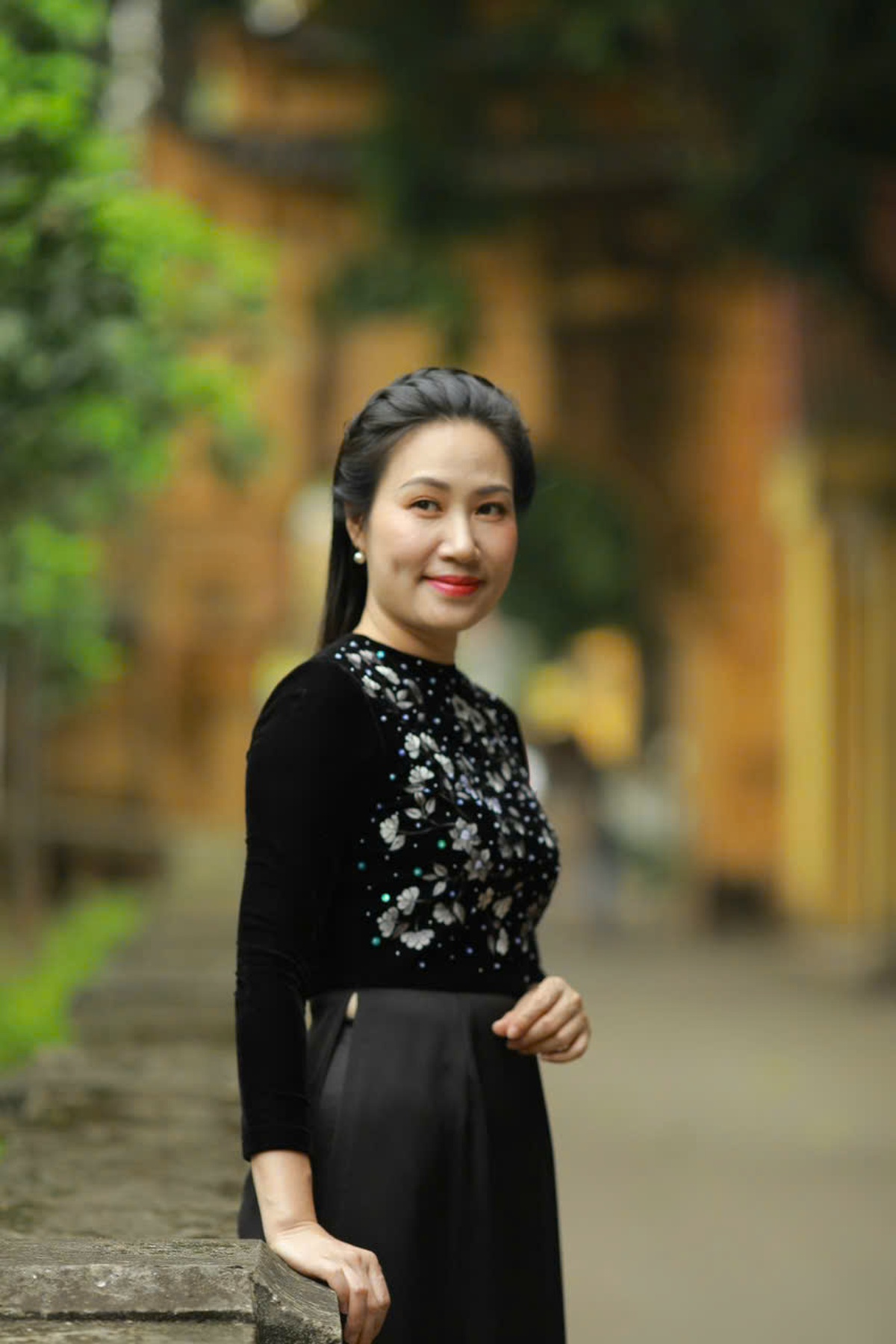 MC, nhà báo Hạnh An An: Áo dài là "căn cước mềm" của phụ nữ Việt- Ảnh 2. MC, nhà báo Hạnh An An: Áo dài là "căn cước mềm" của phụ nữ Việt- Ảnh 2.