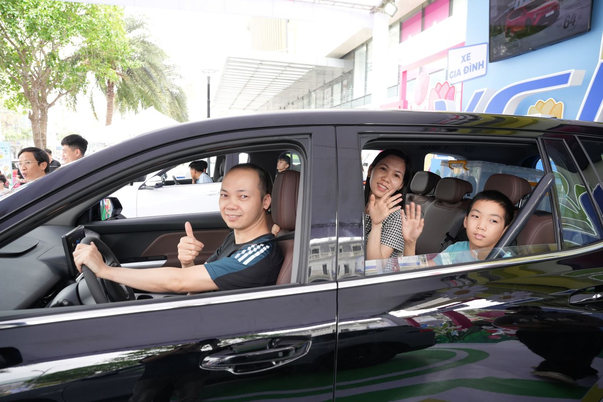 Lái thử vài phút, nhiều khách hàng chốt “chia tay” xe xăng, lên đời VF MPV 7- Ảnh 5.