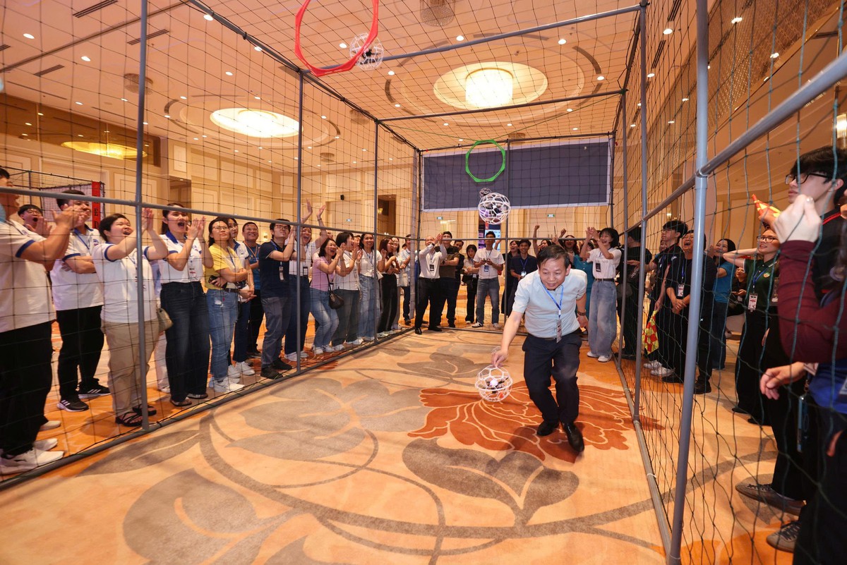 Drone Soccer - "điểm hẹn" mới trong dạy và học STEM thời công nghệ 4.0- Ảnh 1. Drone Soccer - "điểm hẹn" mới trong dạy và học STEM thời công nghệ 4.0- Ảnh 1.