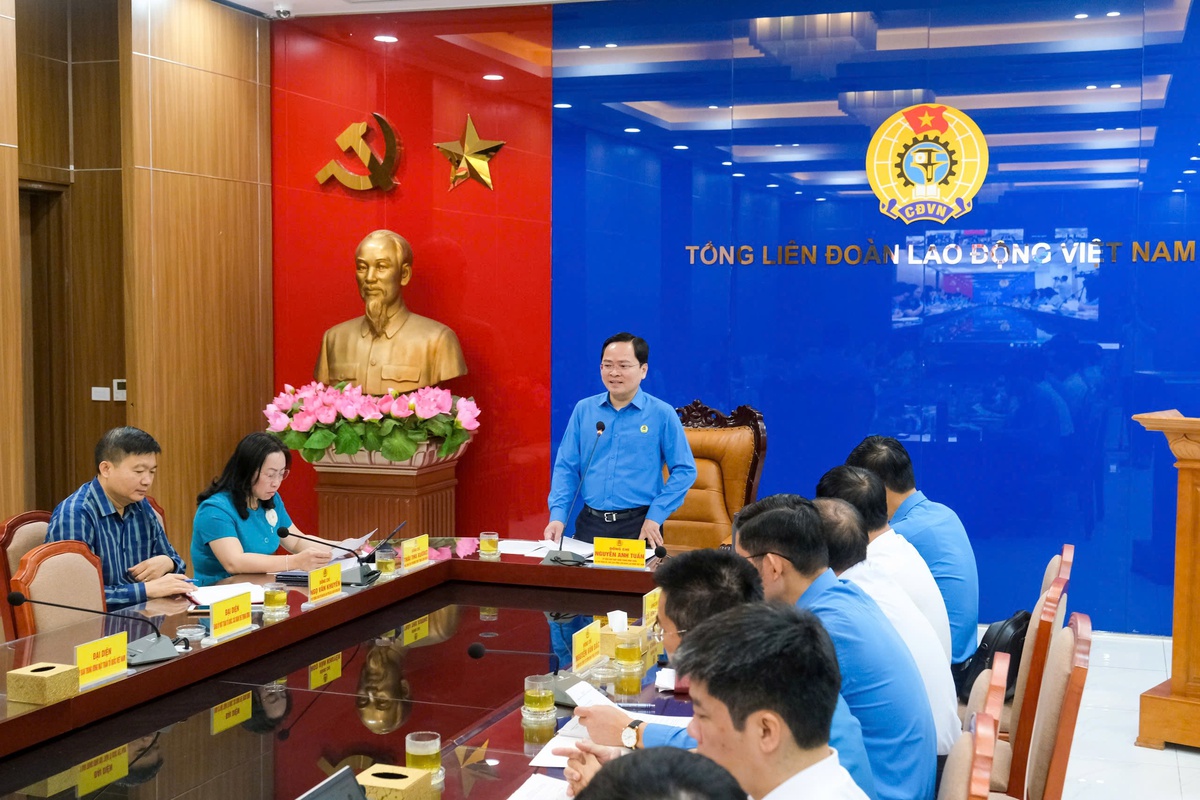 Tăng cường nâng cao nhận thức chính trị, hiểu biết pháp luật cho công nhân - Ảnh 2.