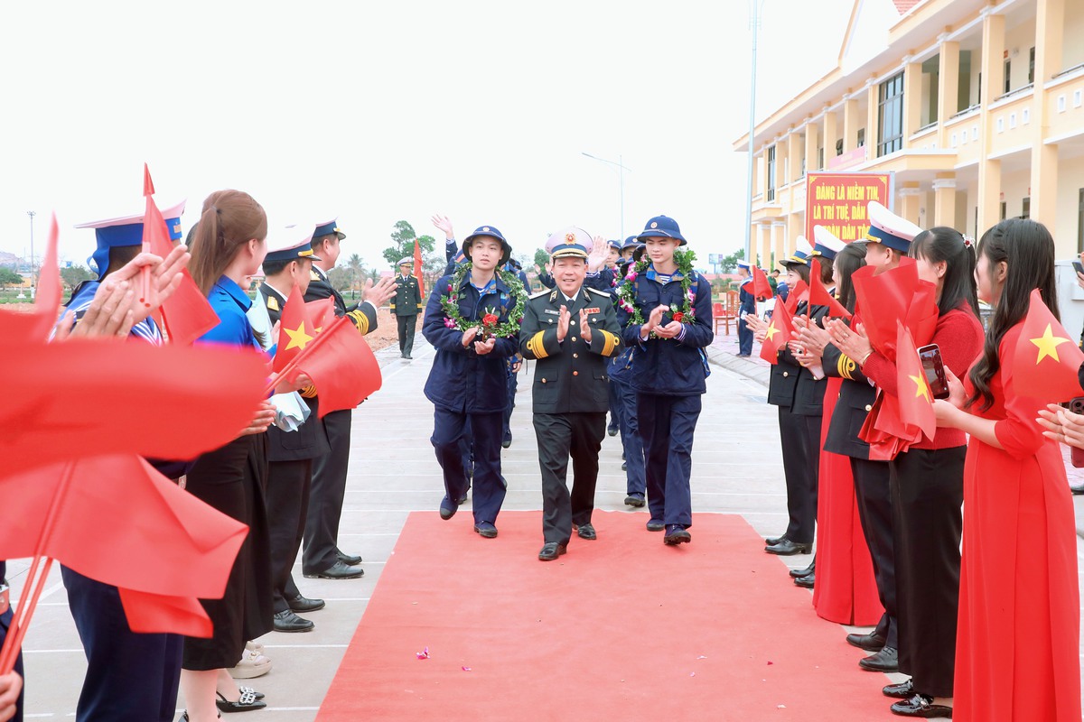 Để mỗi chiến sĩ mới đều tự hào khi trở thành bộ đội Hải quân- Ảnh 2.