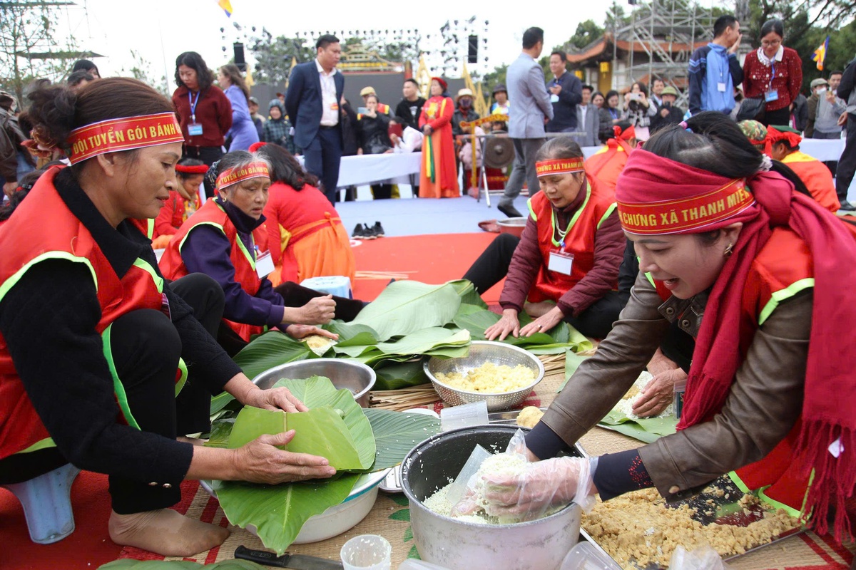 Đội thi phải dừng cuộc thi giã bánh giầy tại Lễ hội Côn Sơn – Kiếp Bạc vì... gạo nếp- Ảnh 3. Đội thi phải dừng cuộc thi giã bánh giầy tại Lễ hội Côn Sơn – Kiếp Bạc vì... gạo nếp- Ảnh 3.