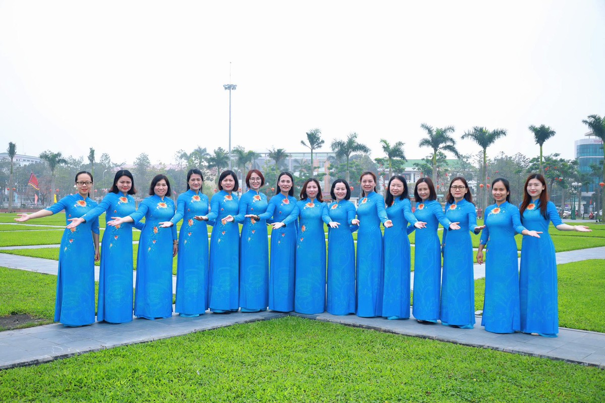 Cán bộ Hội LHPN Nghệ An đồng loạt hưởng ứng, lan tỏa ý nghĩa Tuần lễ Áo dài- Ảnh 4.