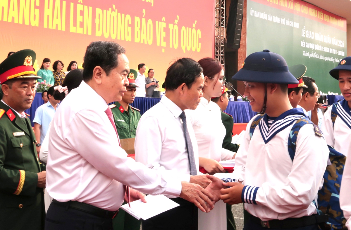 Hơn 9.000 thanh niên TPHCM lên đường nhập ngũ- Ảnh 1.