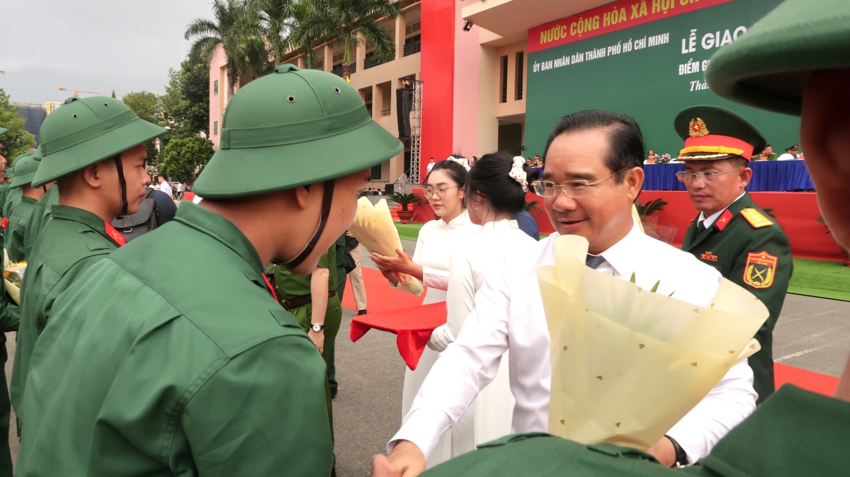 Hơn 9.000 thanh niên TPHCM lên đường nhập ngũ- Ảnh 4.