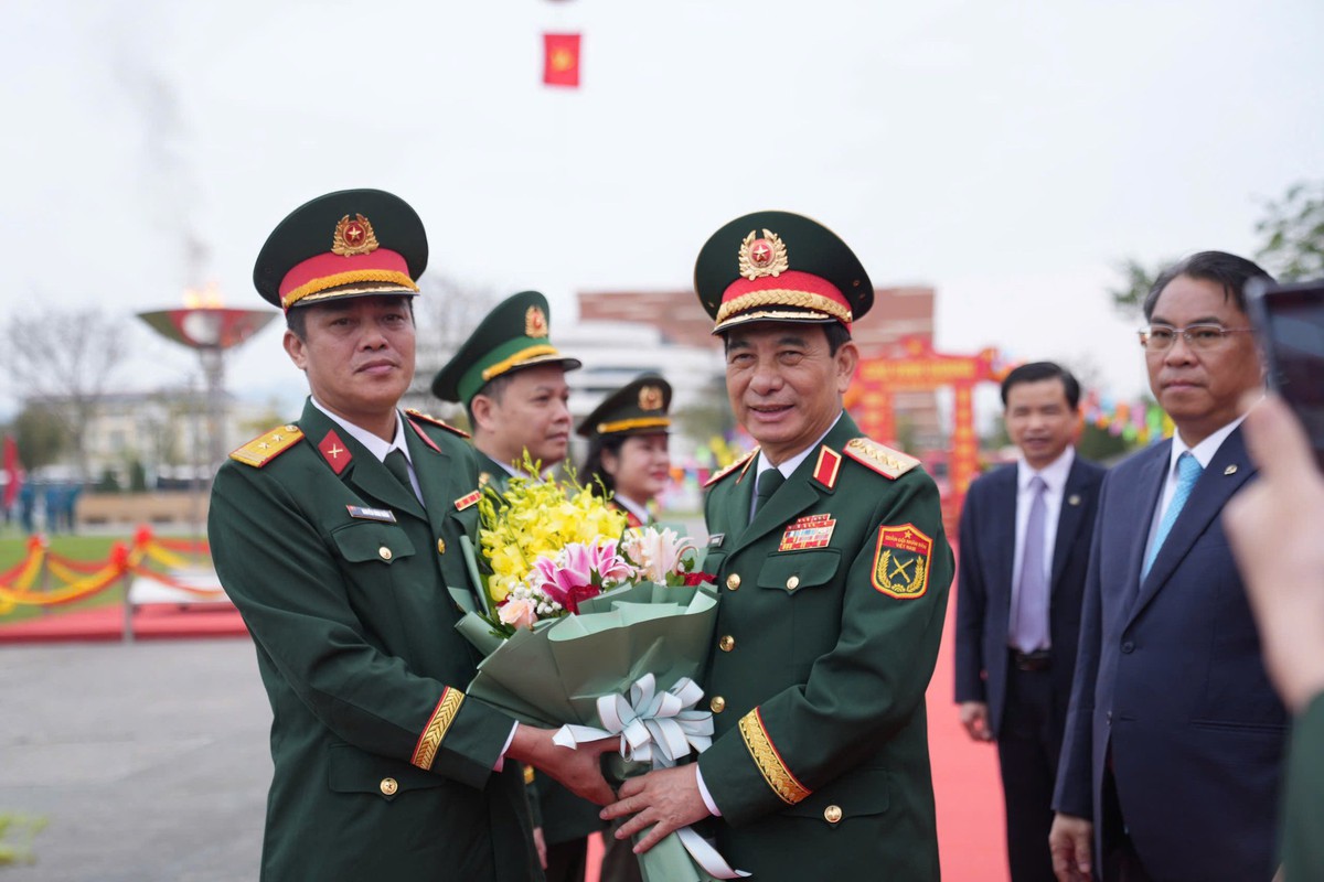 Rộn rã Ngày hội tòng quân trên khắp mọi miền Tổ quốc- Ảnh 1. Rộn rã Ngày hội tòng quân trên khắp mọi miền Tổ quốc- Ảnh 1.