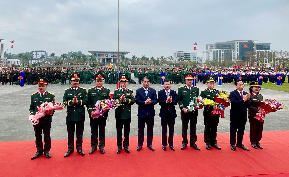 Đại tướng Phan Văn Giang sử dụng tiếng Tày động viên tân binh nhập ngũ- Ảnh 2.