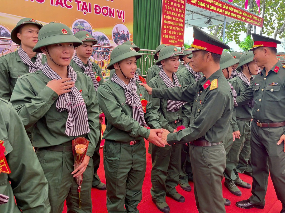 Rộn rã Ngày hội tòng quân trên khắp mọi miền Tổ quốc- Ảnh 15. Rộn rã Ngày hội tòng quân trên khắp mọi miền Tổ quốc- Ảnh 15.