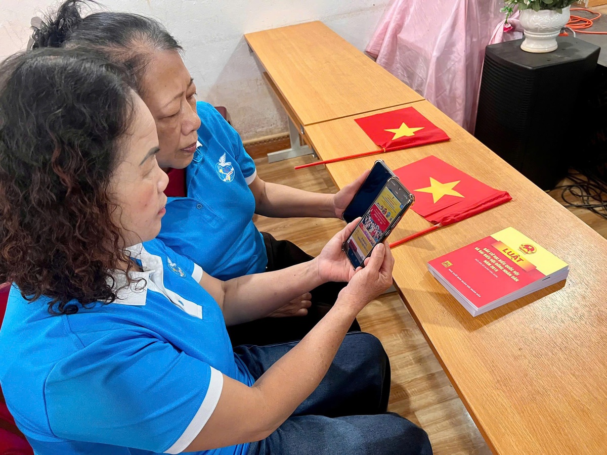 Phụ nữ Cao Bằng phát huy vai trò, trách nhiệm trong công tác bầu cử- Ảnh 1.