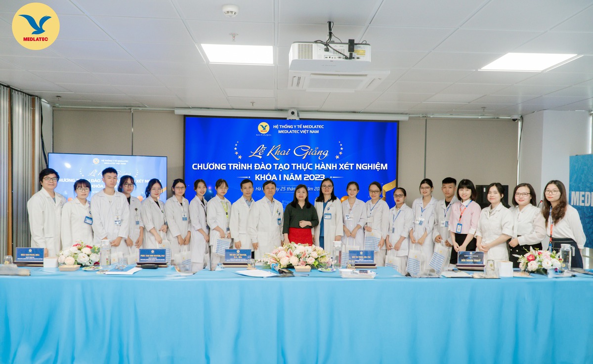 ThS.BSCKII Nguyễn Thị Kim Len: “Nữ tướng” cầm lái “con tàu chuyên môn” và dệt nên giá trị MEDLATEC- Ảnh 5. ThS.BSCKII Nguyễn Thị Kim Len: “Nữ tướng” cầm lái “con tàu chuyên môn” và dệt nên giá trị MEDLATEC- Ảnh 5.