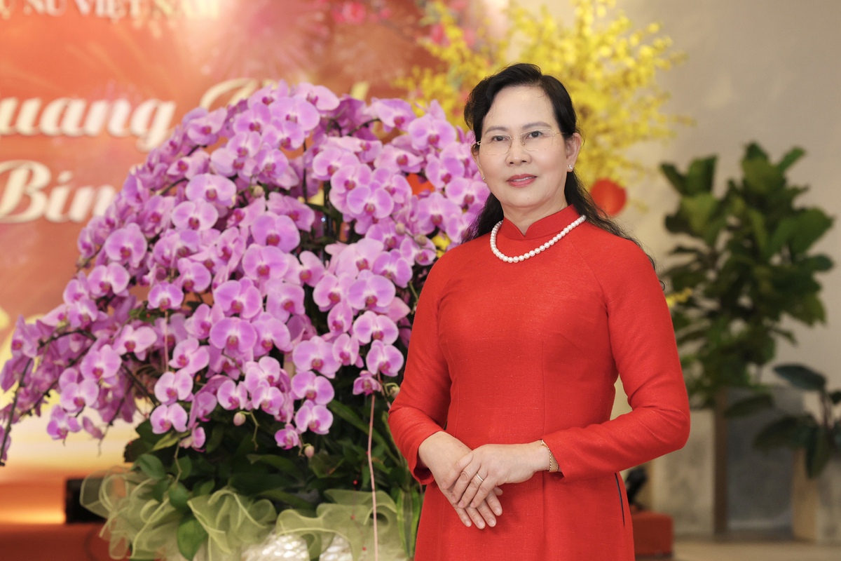 Lãnh đạo, cán bộ Trung ương Hội LHPN Việt Nam hưởng ứng "Tuần lễ áo dài" 2026- Ảnh 1.