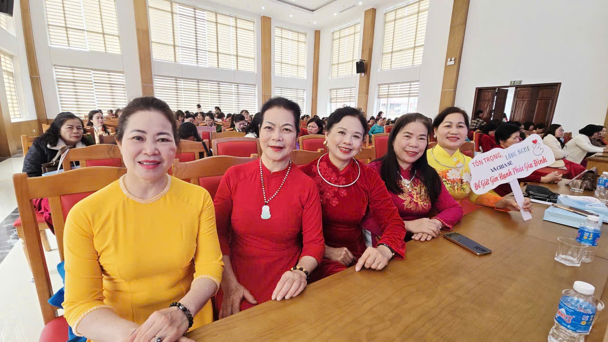 Phụ nữ xứ Lạng chia sẻ kiến thức, kỹ năng xây dựng gia đình no ấm, tiến bộ, hạnh phúc- Ảnh 2.