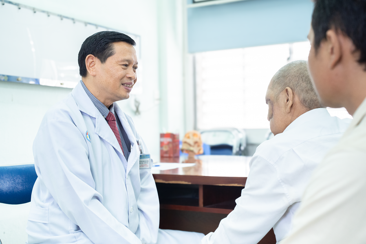 8 chuyên khoa cùng hợp sức và 10 giờ phẫu thuật cho ca bệnh “chưa từng có tiền lệ”- Ảnh 2. 8 chuyên khoa cùng hợp sức và 10 giờ phẫu thuật cho ca bệnh “chưa từng có tiền lệ”- Ảnh 2.