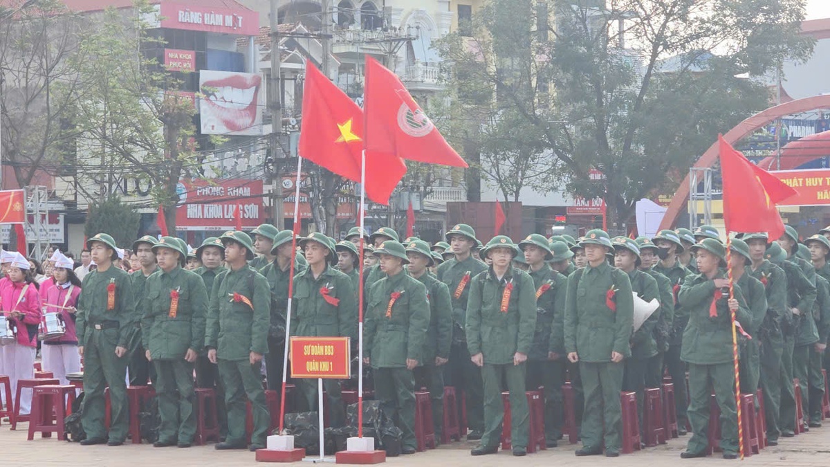 Lạng Sơn: 1.350 công dân lên đường nhập ngũ- Ảnh 1.