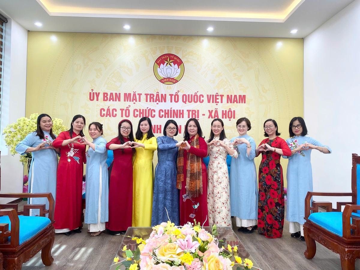 Phụ nữ Sơn La rạng rỡ trong "Tuần lễ Áo dài"- Ảnh 1. Phụ nữ Sơn La rạng rỡ trong "Tuần lễ Áo dài"- Ảnh 1.