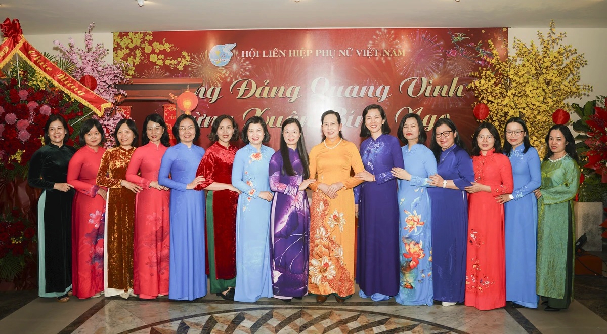 Lãnh đạo, cán bộ Trung ương Hội LHPN Việt Nam hưởng ứng "Tuần lễ áo dài" 2026- Ảnh 2.