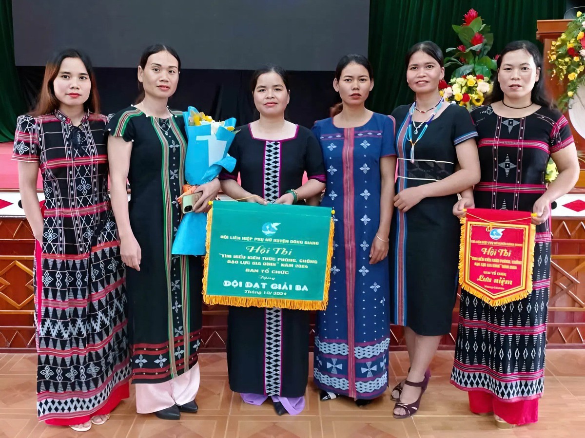 Đà Nẵng: Rực rỡ sắc màu thổ cẩm trong Tuần lễ Áo dài- Ảnh 4.