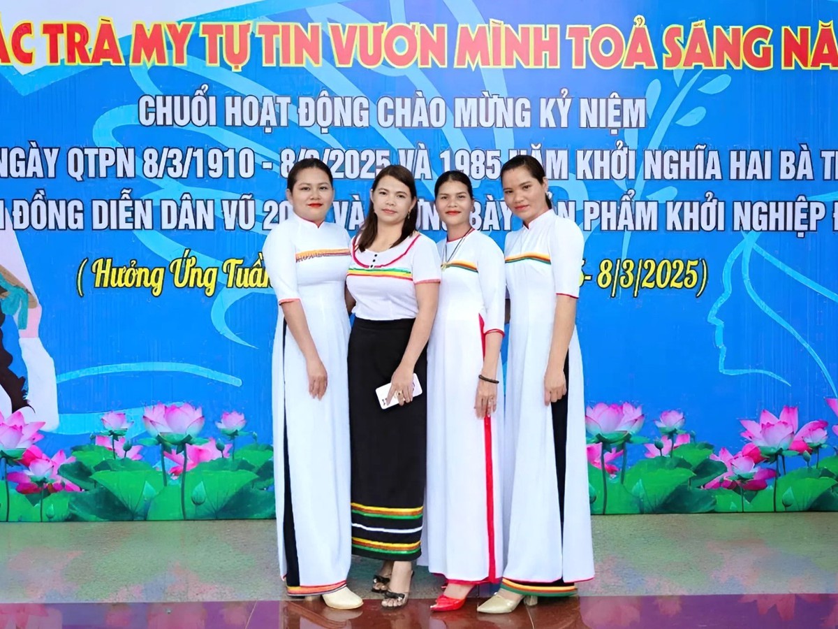 Đà Nẵng: Rực rỡ sắc màu thổ cẩm trong Tuần lễ Áo dài- Ảnh 13.