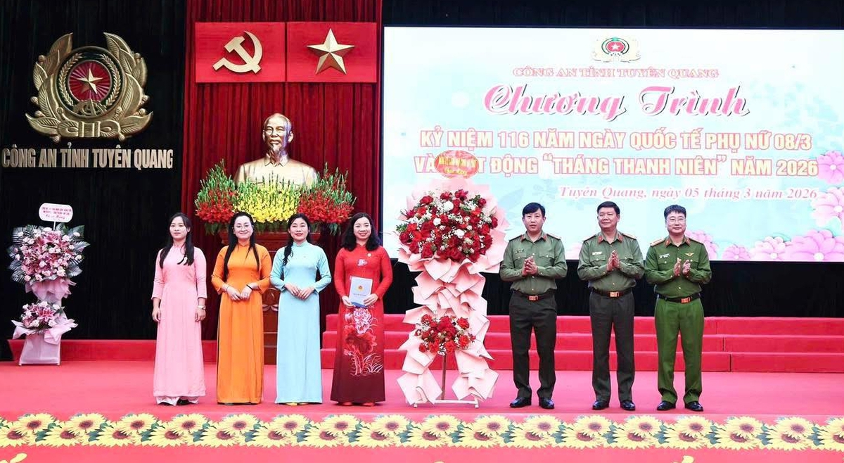 Phụ nữ Công an Tuyên Quang phát động quyên góp áo dài tặng phụ nữ khó khăn- Ảnh 1.