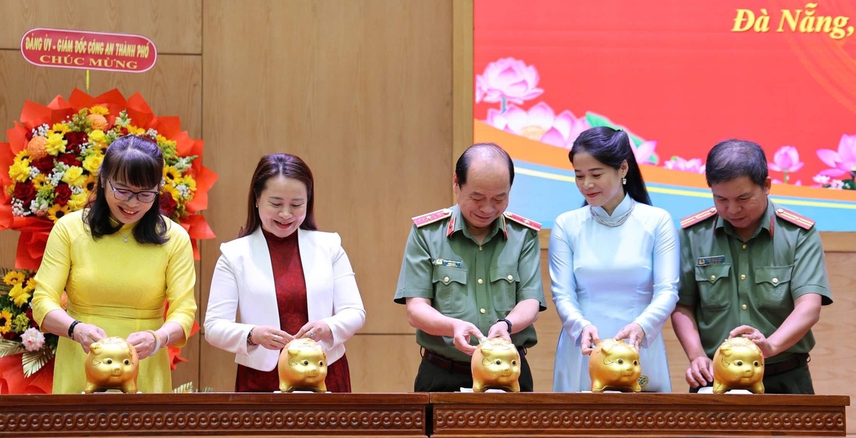 Hội Phụ nữ Công an Đà Nẵng phát động phong trào "Nuôi heo đất vì người nghèo"- Ảnh 2.