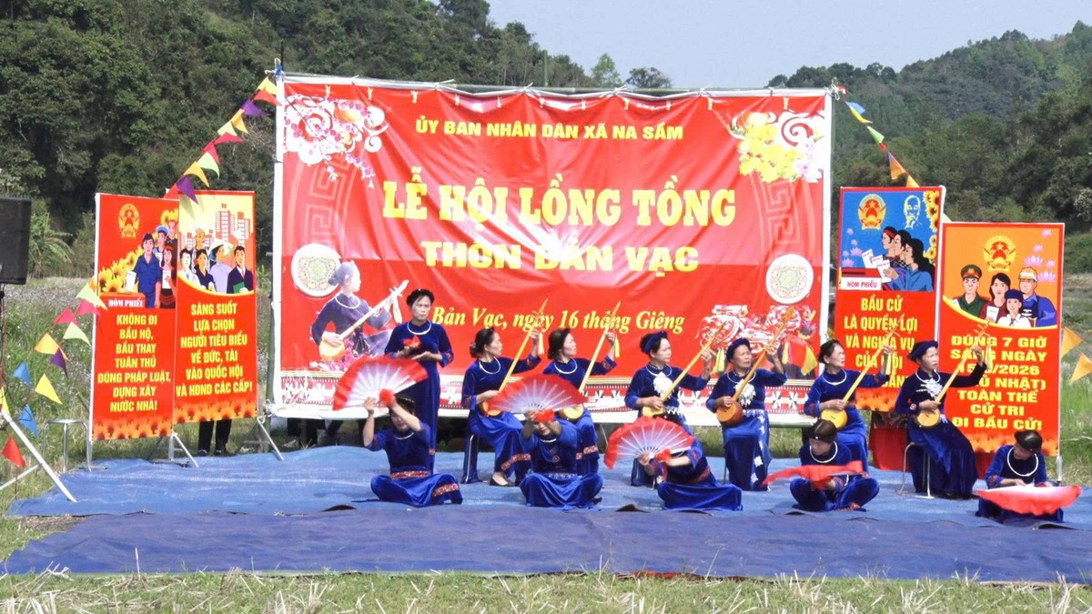 Đẩy mạnh tuyên truyền lưu động về bầu cử trong các lễ hội xuân xứ Lạng- Ảnh 6.