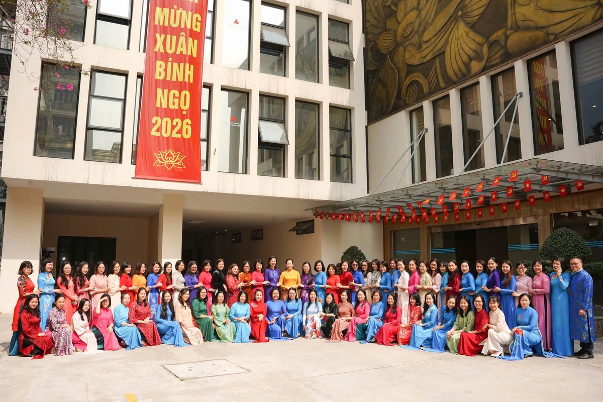 Lãnh đạo, cán bộ Trung ương Hội LHPN Việt Nam hưởng ứng "Tuần lễ áo dài" 2026- Ảnh 3.